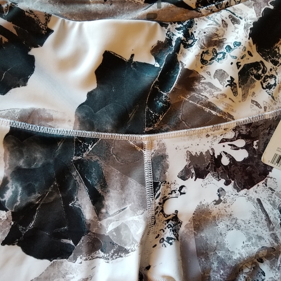 Unique workout pants - Picture 2 of 5